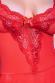 Babydoll rosso in tulle con inserto in pizzo e bijoux.