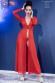 Vestaglia rossa in tulle con inserti in pizzo.