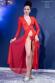 Vestaglia rossa in tulle con inserti in pizzo.