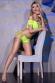 Top e shorts con intagli. Verde acceso