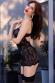 Chemise in pizzo e tulle con schiena scoperta e calze.