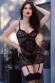 Chemise in pizzo e tulle con schiena scoperta e calze.
